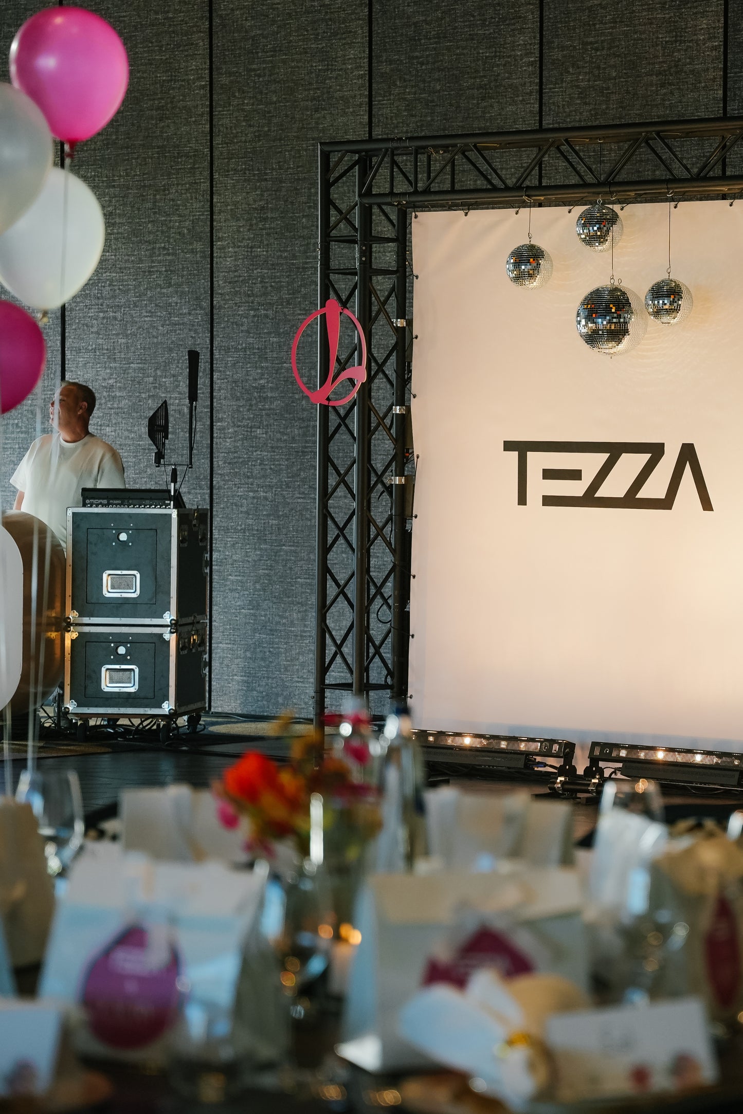 Eventticket RUNWAY & ROSÉ Tezza X Laury