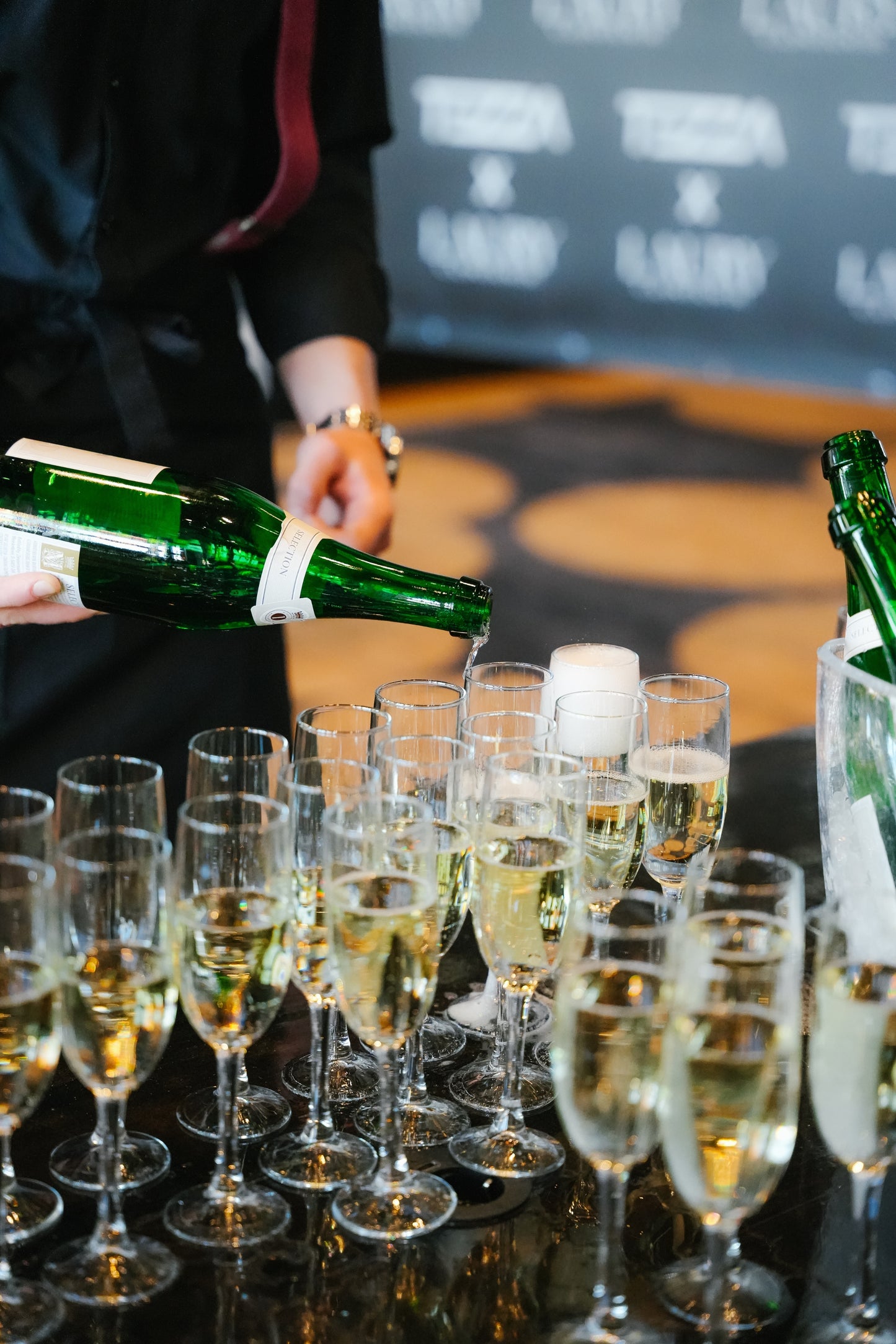 Eventticket RUNWAY & ROSÉ Tezza X Laury